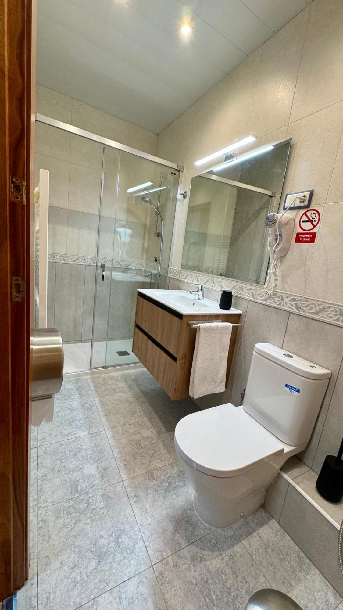 Hostal Madrazo Barcelona Exteriör bild